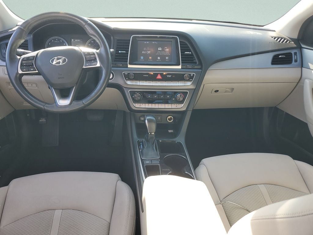 Used 2018 White Hyundai SEL image 11