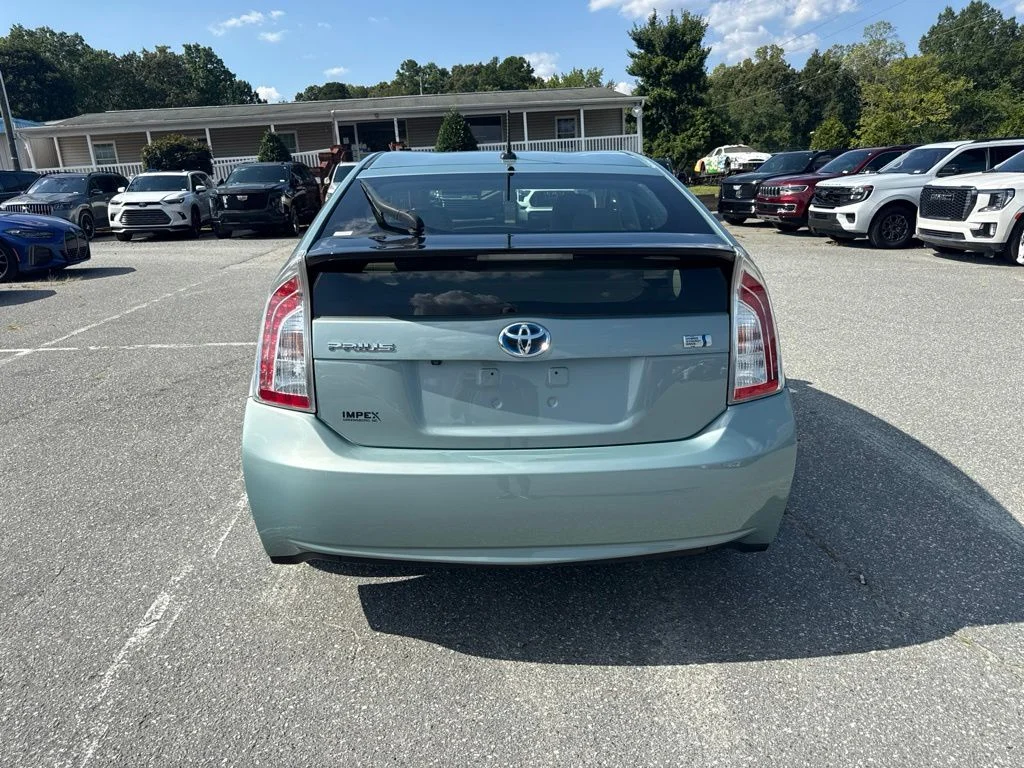Used 2013 Beige Toyota Three image 4
