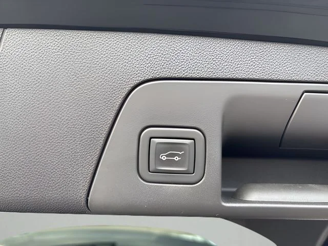 Used 2021 Blue Buick Essence image 35