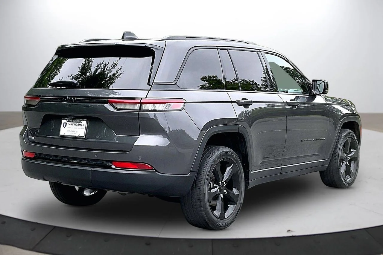Certified Used 2023 Gray Jeep Altitude X image 9