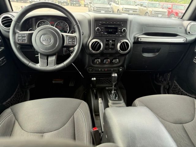 Used 2017 Gray Jeep Unlimited Rubicon image 3