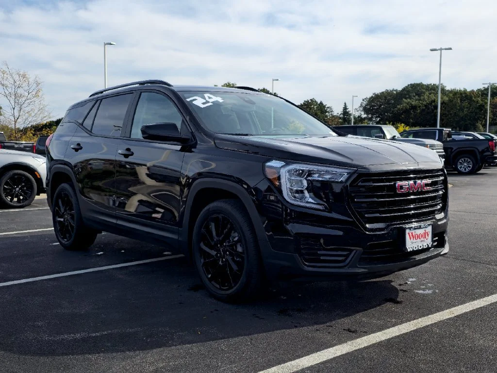Certified Used 2024 Ebony Twilight Metallic GMC SLE image 6