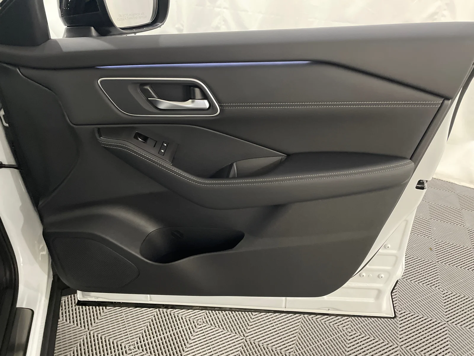 New 2026 Everest White Pearl/Super Black Nissan Platinum image 26
