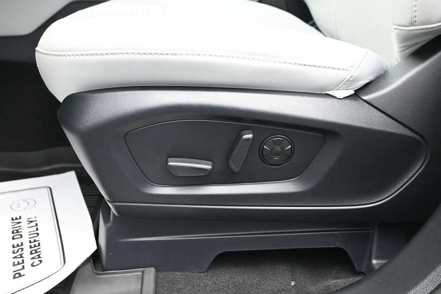 Used 2025 Star White Metallic Tri-Coat FORD Platinum image 22