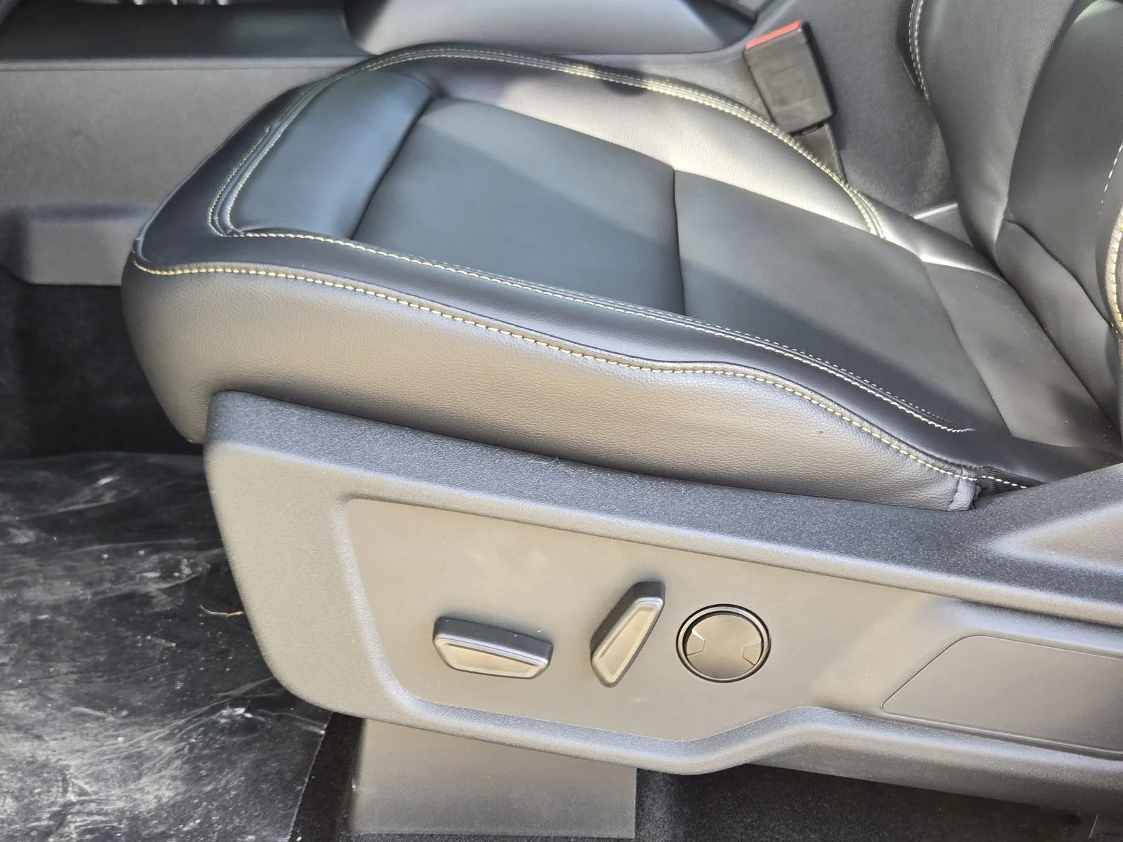 New 2025 Desert Sand Ford Badlands® image 16