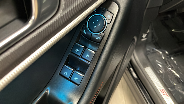 Used 2025 Agate Black Metallic Ford ST-Line image 22
