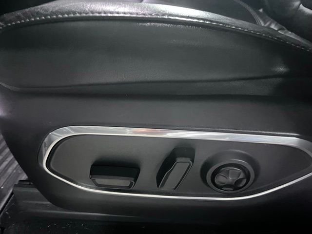 Used 2022 White Jeep Series III image 25