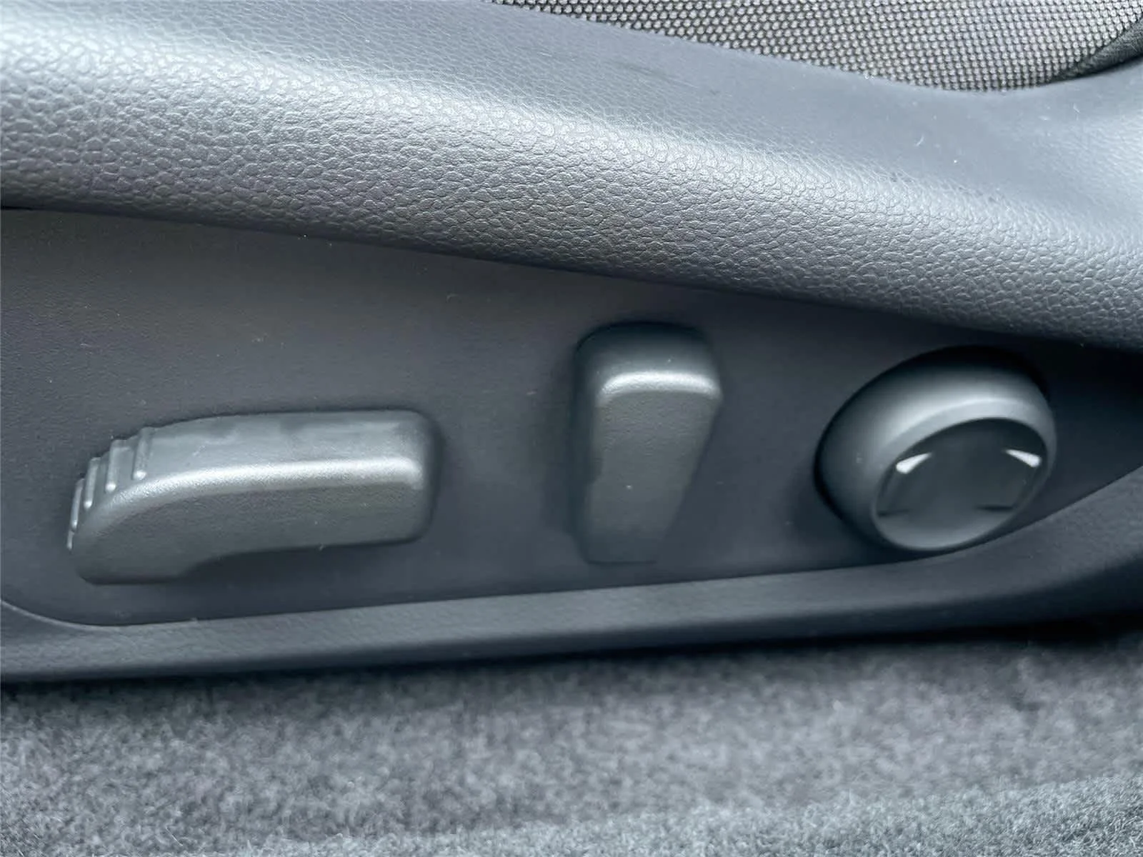 New 2027 CRYSTAL WHITE PEARL Subaru Premium image 13