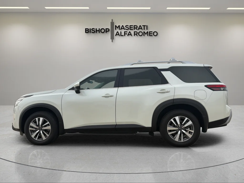 Used 2023 White Nissan SL image 3
