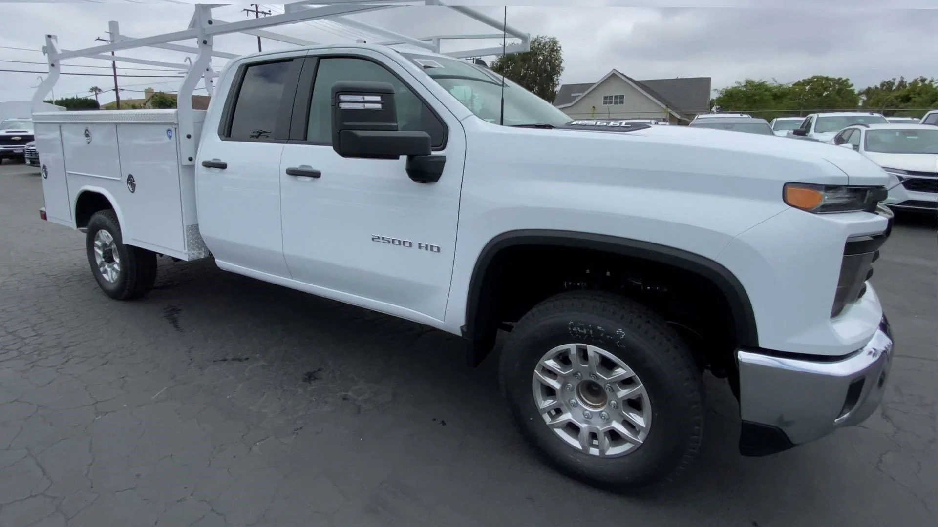 New 2026 Summit White Chevrolet WT image 3