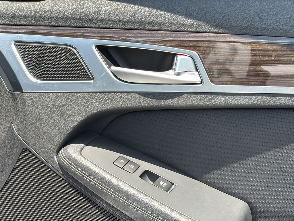 Used 2019 Casablanca White Genesis 3.8 image 34