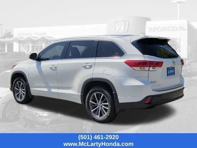 Used 2018 Blizzard Pearl Toyota XLE image 3