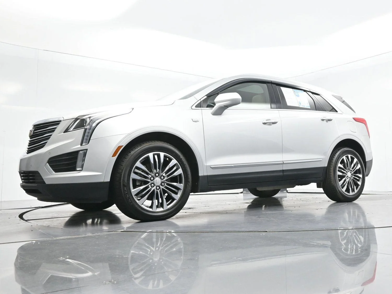 Used 2019 RADIANT SILVER METALLIC Cadillac Luxury FWD image 54
