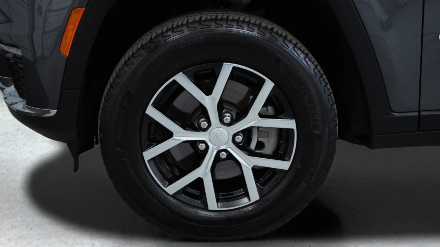 Used 2024 Gray Jeep Limited 4x4 image 9