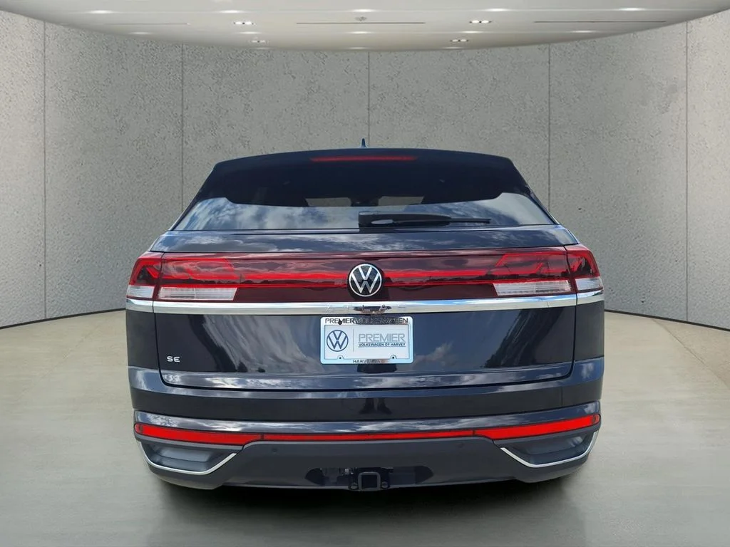 New 2026 Black Volkswagen 2.0T SE w/Technology image 4