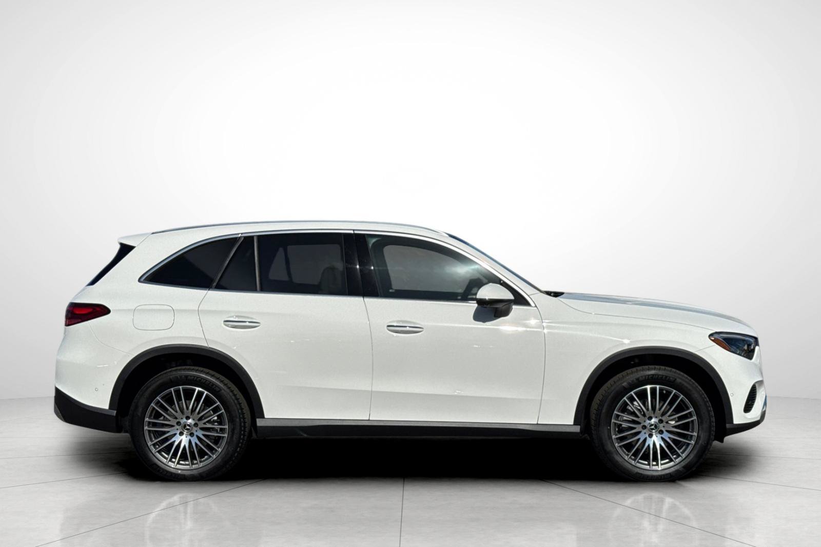 New 2027 Polar White Mercedes-Benz GLC 300 image 33