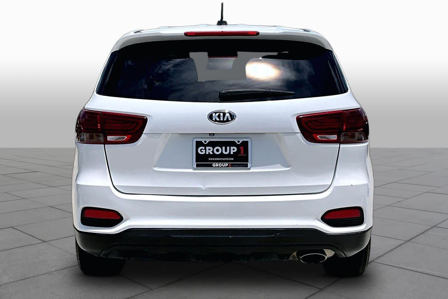 Used 2019 Snow White Pearl Kia LX V6 image 5