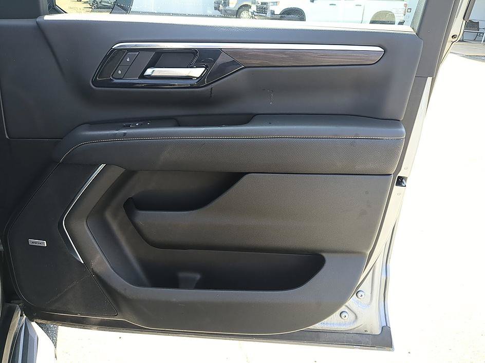 Certified Used 2025 Sterling Gray Metallic Chevrolet Premier image 35