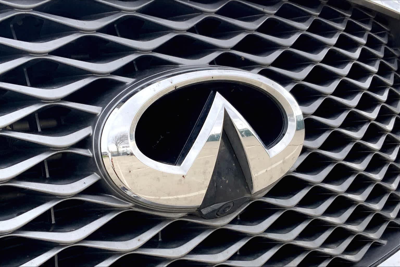 Used 2019 Liquid Platinum INFINITI LUXE image 36