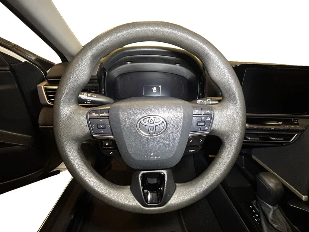 Used 2025 Ice Toyota LE image 12