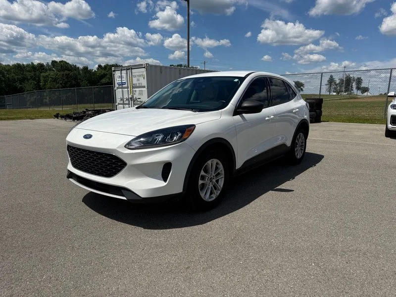 Used 2022 White Ford SE image 3