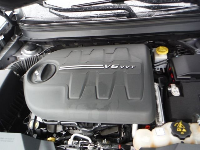 Used 2020 Silver Jeep Limited image 5