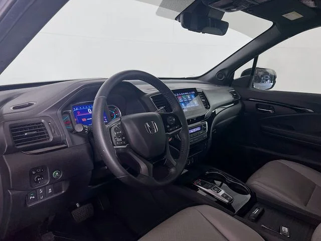 Used 2019 Lunar Silver Metallic Honda Elite image 11