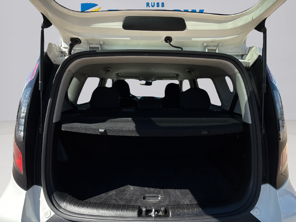 Used 2015 Clear White Kia Plus image 28