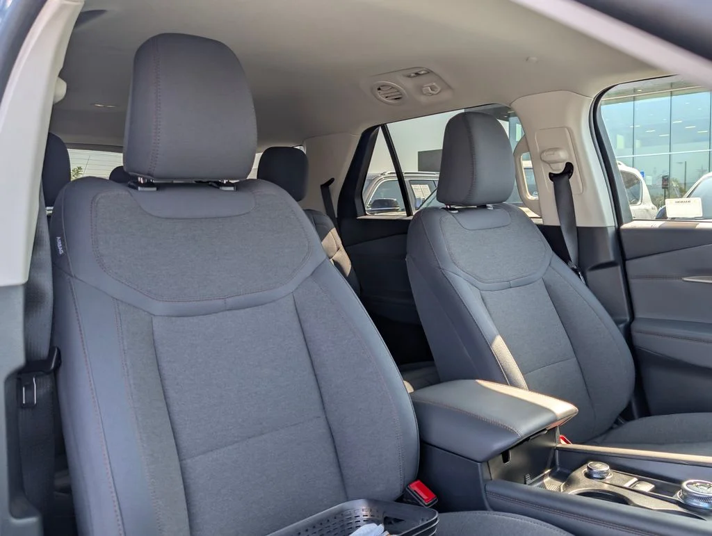 2025 Ford Explorer Active - Photo 11
