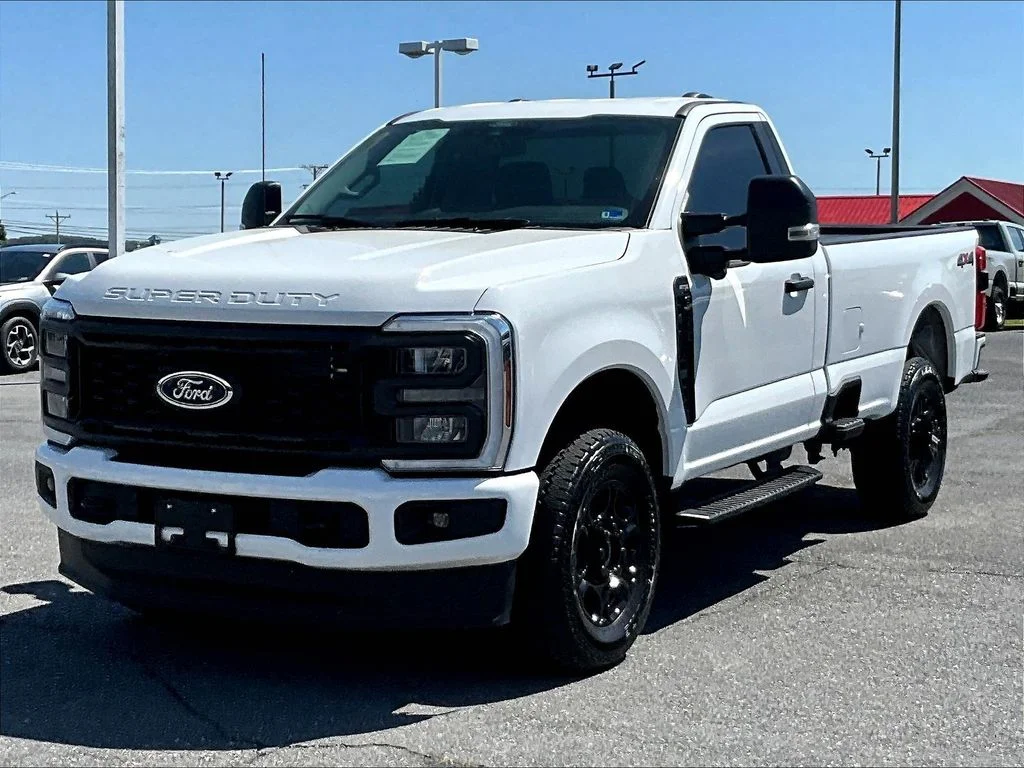 Used 2025 White Ford XL image 3