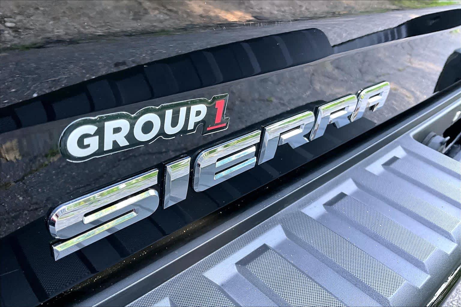 Used 2018 Onyx Black GMC  image 10