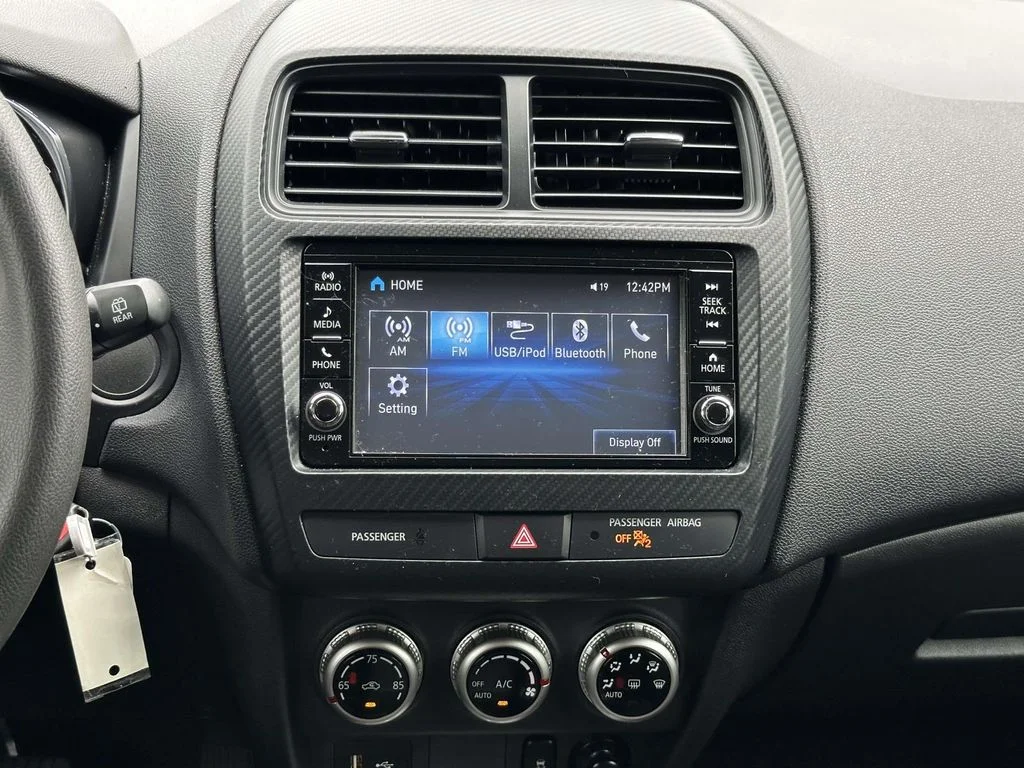 Used 2024 Gray Mitsubishi 2.0 SE image 19