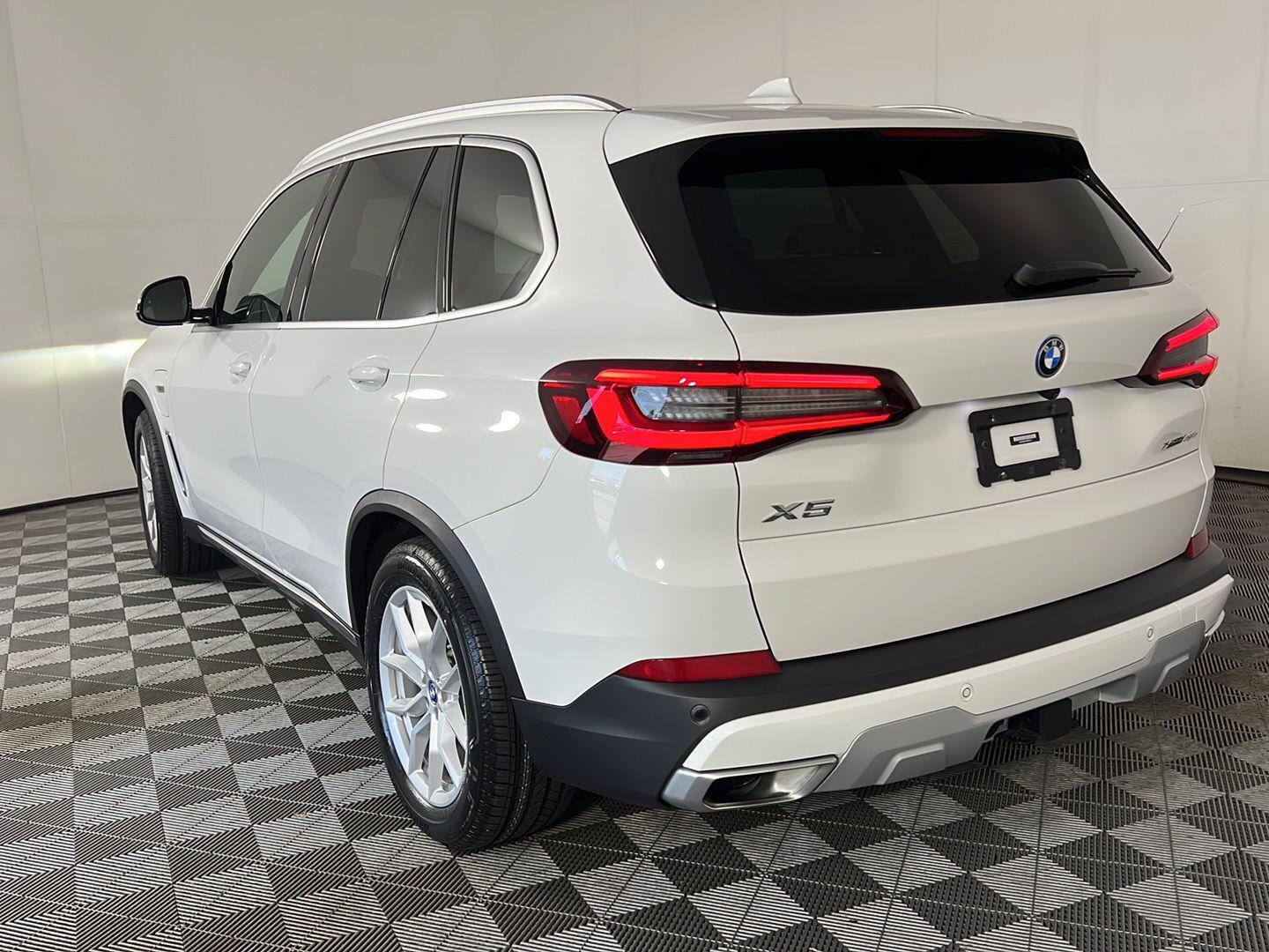 Certified Used 2023 Alpine White BMW xDrive45e image 9