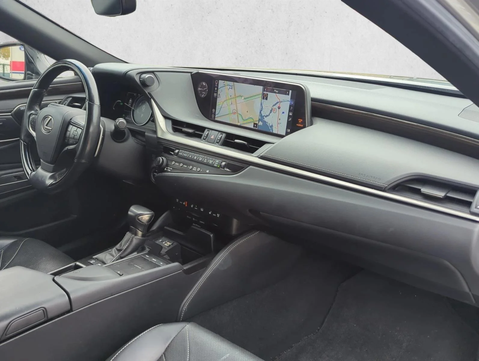 Used 2019 Atomic Silver Lexus ES 300h Luxury image 26