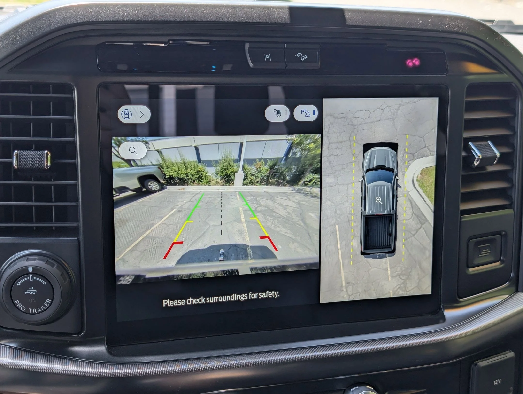 Used 2025 Black Metallic Ford LARIAT image 18