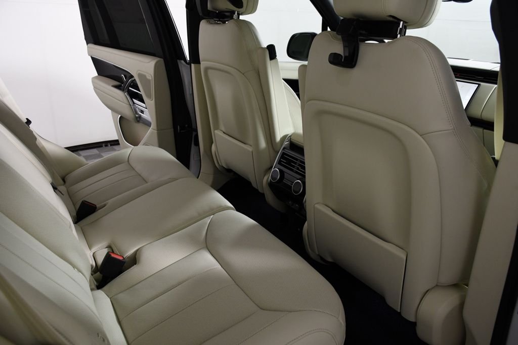 New 2026 Ostuni Pearl W Land Rover SE image 21