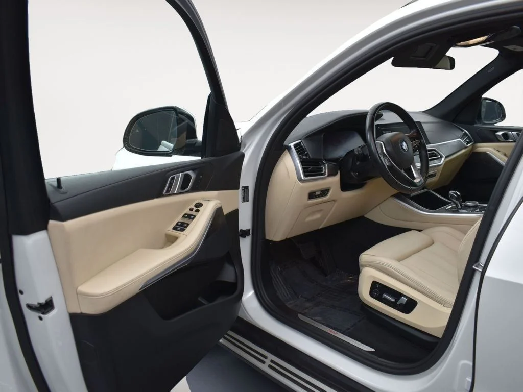 Used 2022 White BMW sDrive40i image 8