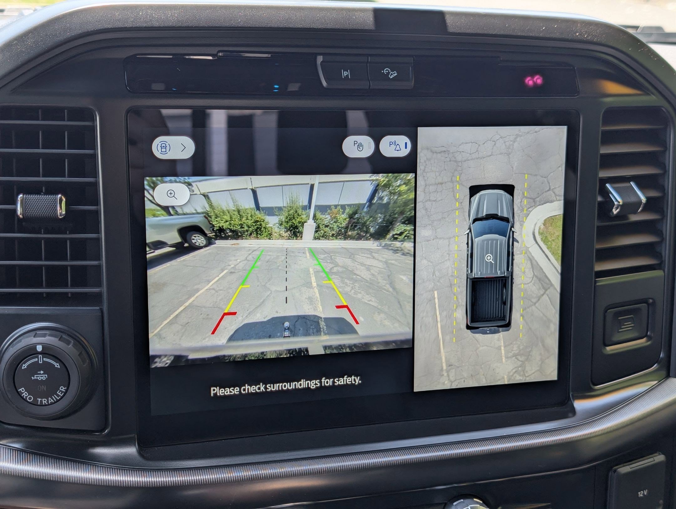 Used 2025 Black Metallic Ford LARIAT image 18