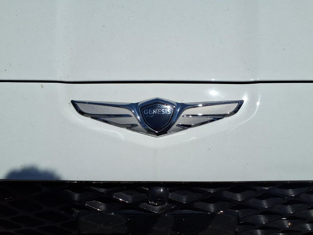 Used 2023 White Genesis 3.3T image 12