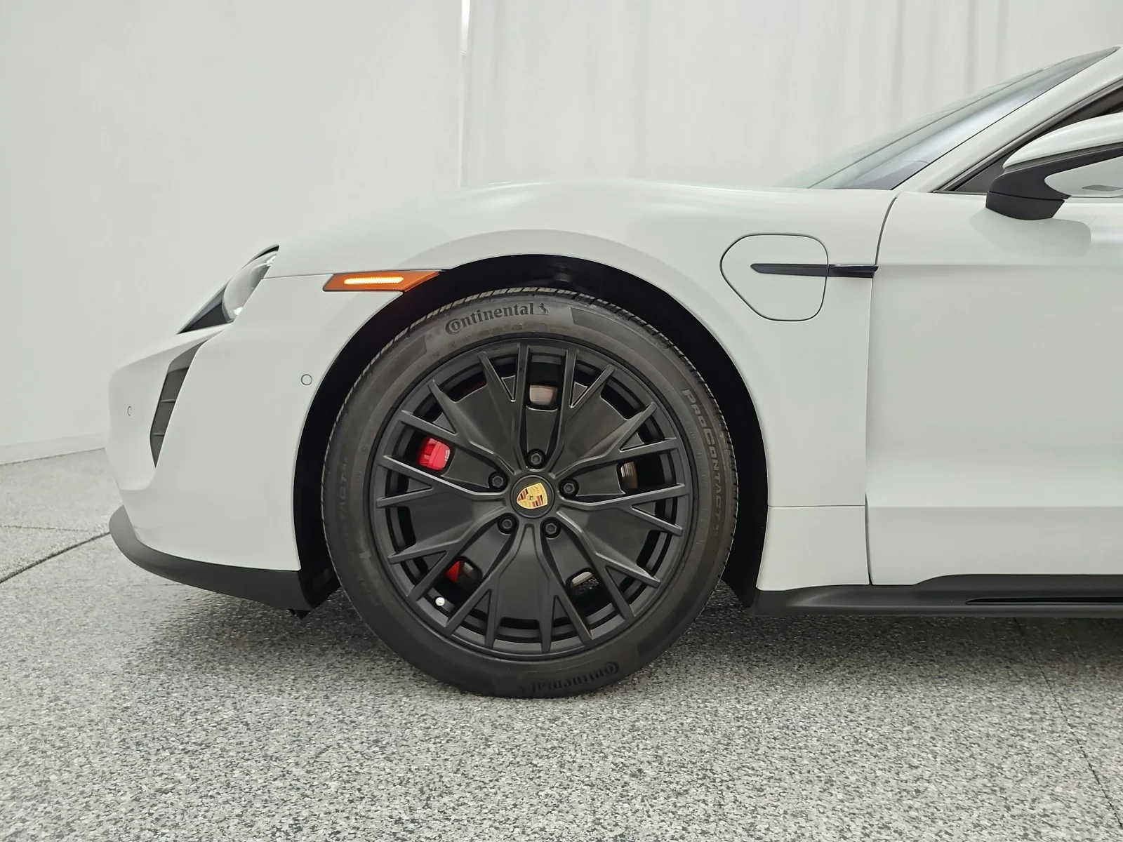 Used 2022 Carrara White Metallic Porsche GTS Sport Turismo AWD image 17