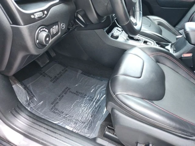 Used 2019 Crystal Metallic Jeep Trailhawk image 23