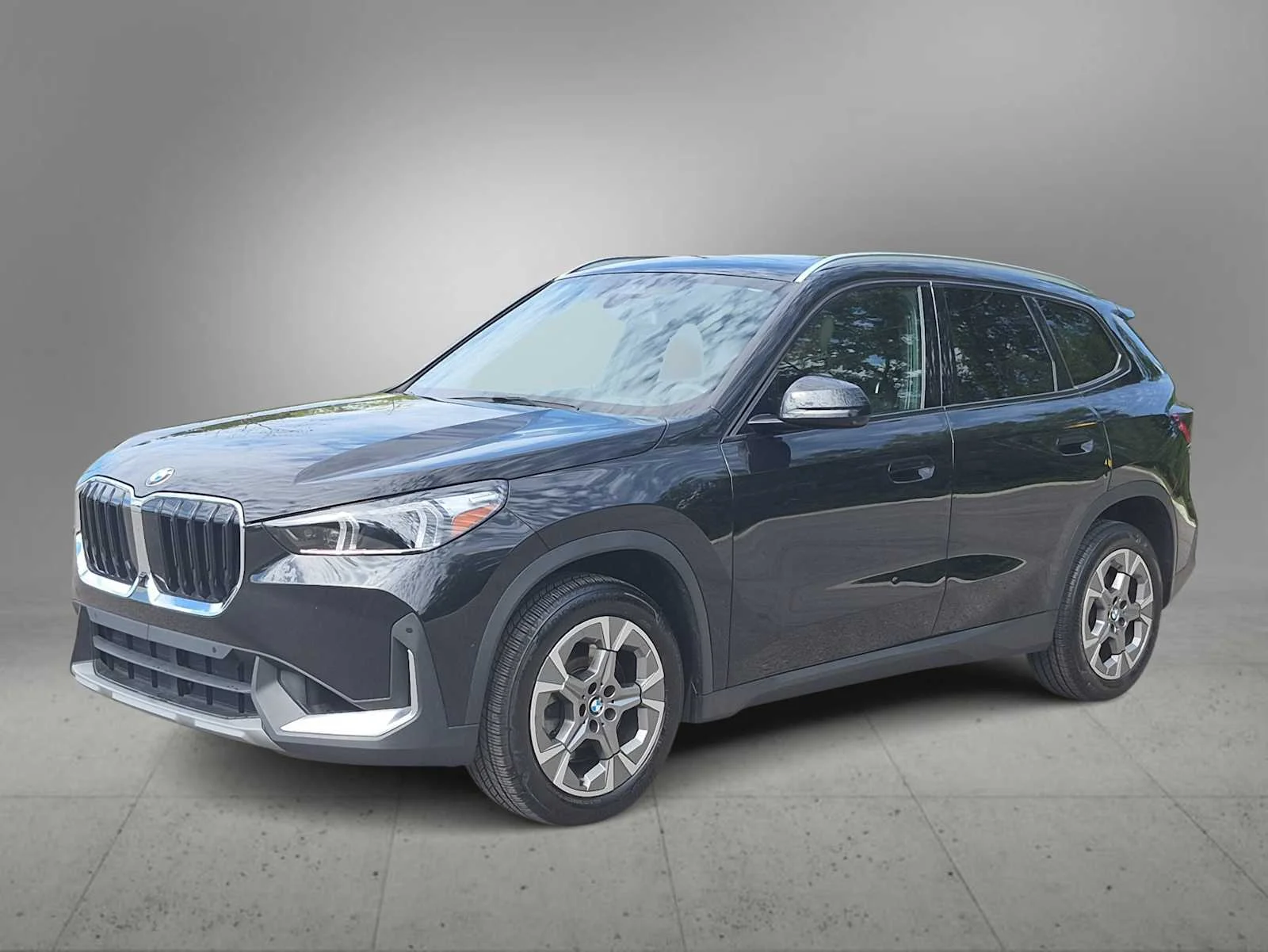 Used 2023 Black Sapphire Metallic BMW xDrive28i image 4
