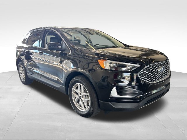 Used 2023 Black Ford SEL image 7