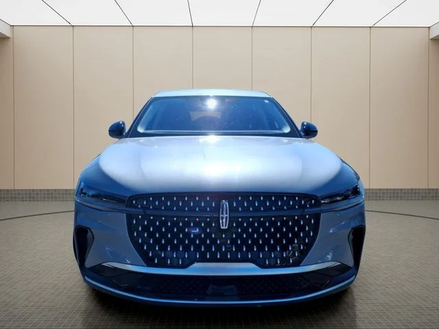 Used 2025 Gray Lincoln Premiere image 4