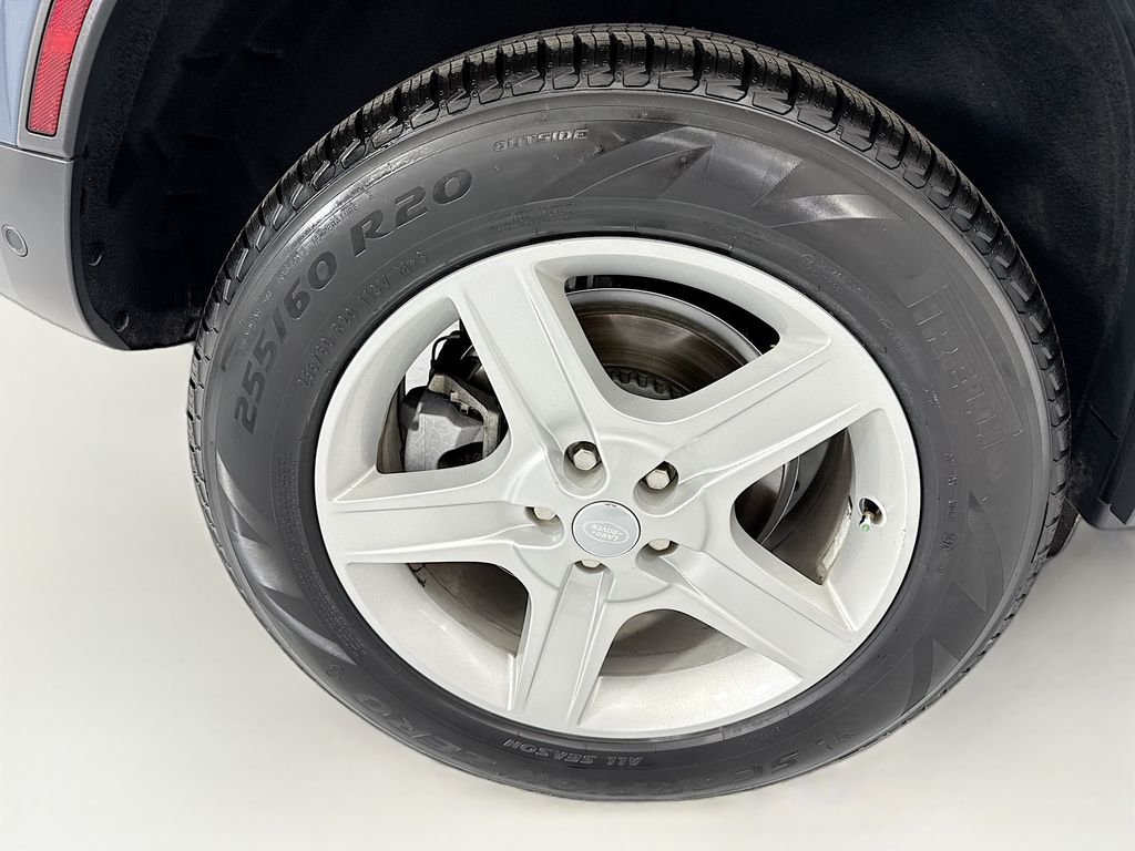 Used 2022 Tasman Blue Metallic Land Rover SE image 32