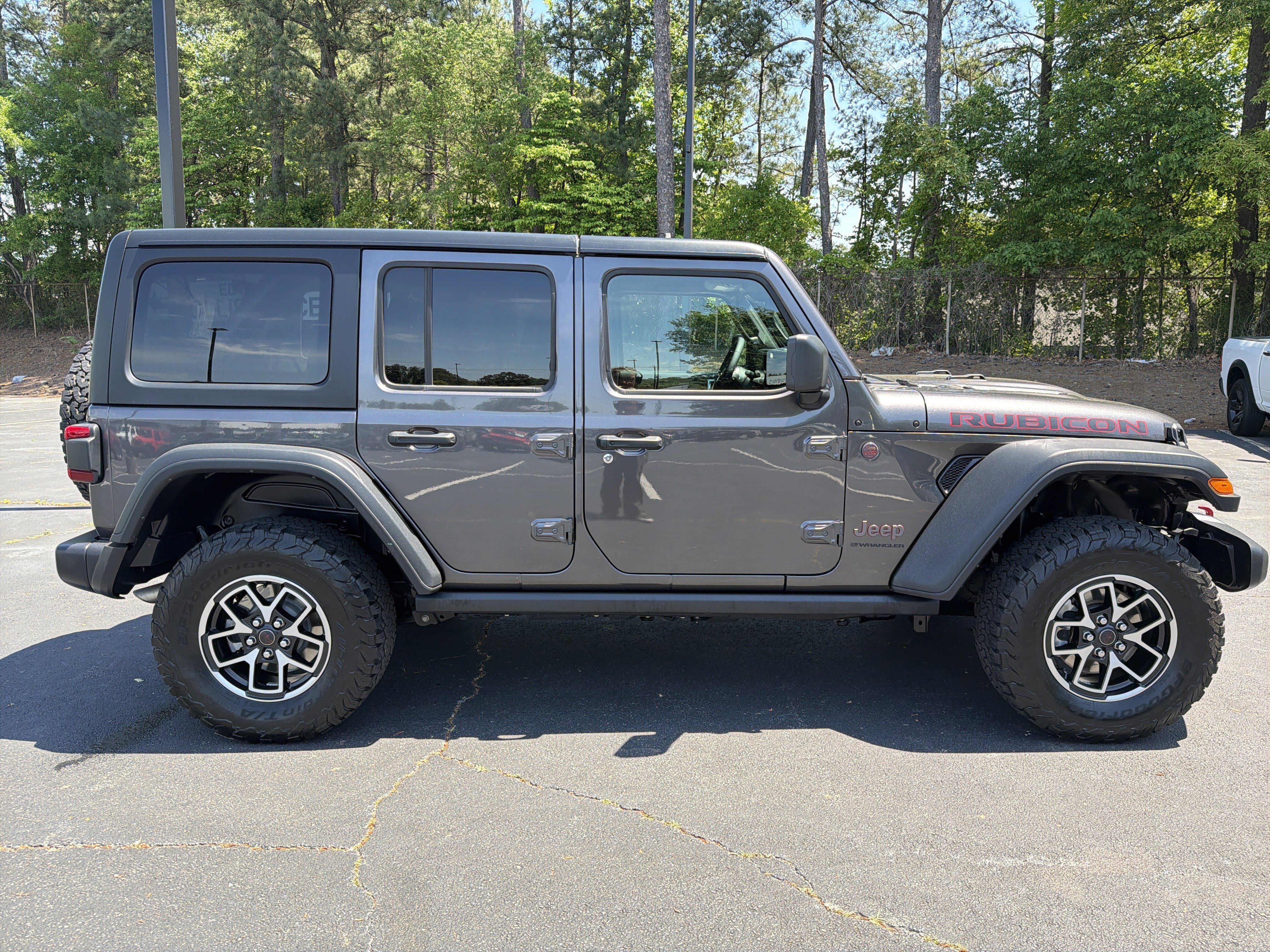 Used 2025 Granite Crystal Metallic Clearcoat Jeep Rubicon image 9