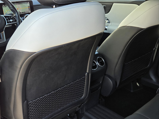 Used 2022  Mercedes-Benz GLB 250 image 29