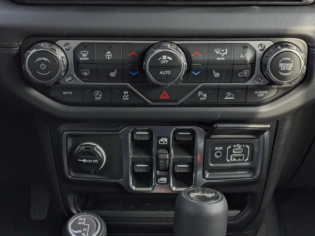 New 2026 Dark blue Jeep Sahara - - 4x4 - McKinley Leather - Body-Color Top - Alpine Audio - Remote Start & More! image 23