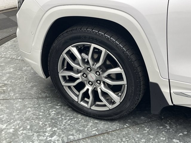 Used 2024 White Frost Tricoat GMC Denali image 37