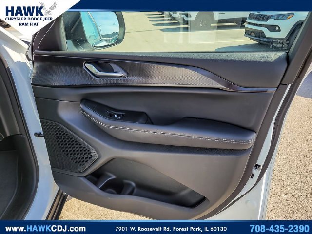 Used 2025 White Jeep Laredo image 30